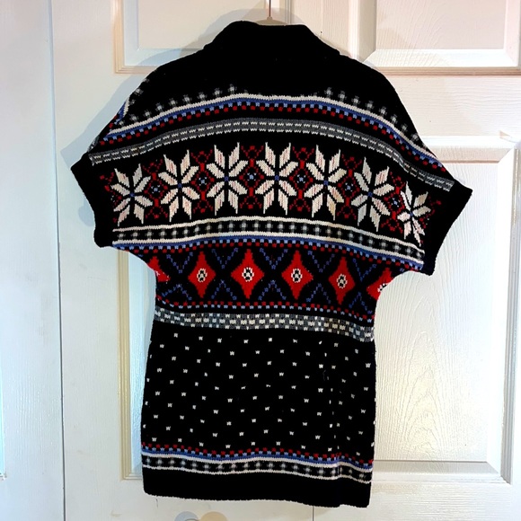 Tommy Hilfiger Sweater Vest. Size: Medium. Looks Brand New. - Picture 4 of 13